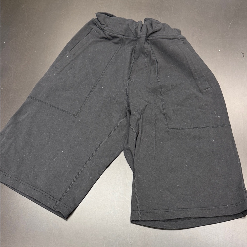Lululemon 3/4 shorts